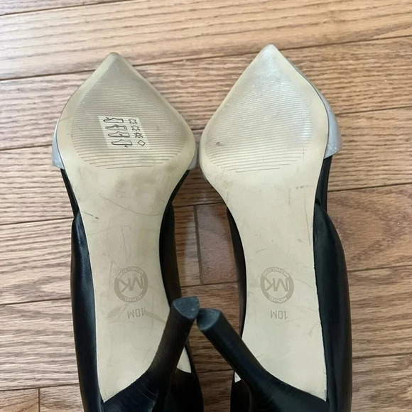 [10M] Michael Kors JULIETA D'ORSAY Pearl Grey  & Black Leather Pumps Stiletto - Picture 9 of 10